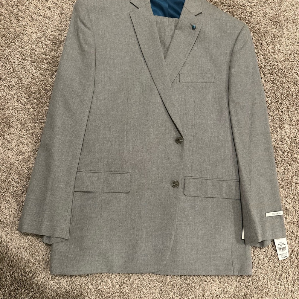 Men's Gray suit. Perry Ellis Portfolio Grey Suit. Brand New!! With tags!!